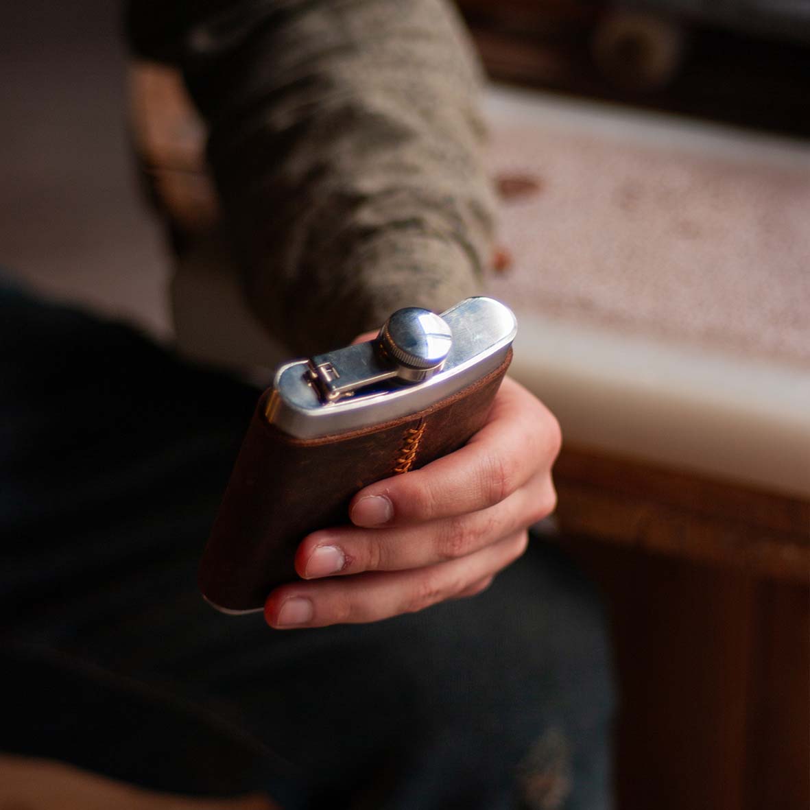 Deri Kaplı Matara + Viski Bardağı SET